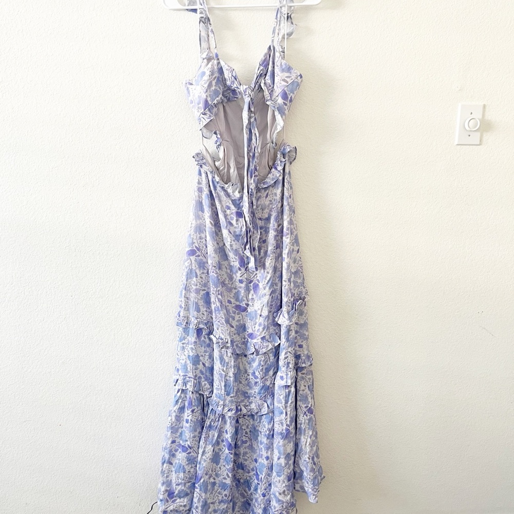Astr floral backless maxi dress in light blue and white - Picture 5 of 8